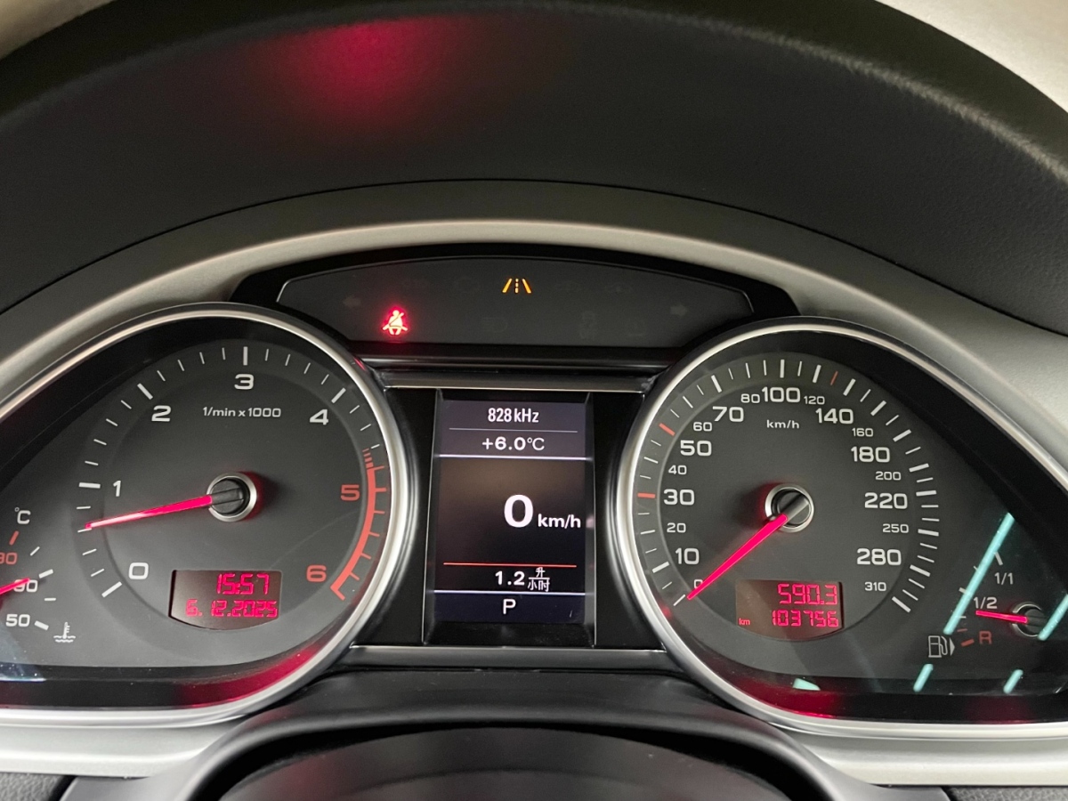 2010年10月奧迪 奧迪Q7  2012款 6.0 V12 TDI 旗艦型