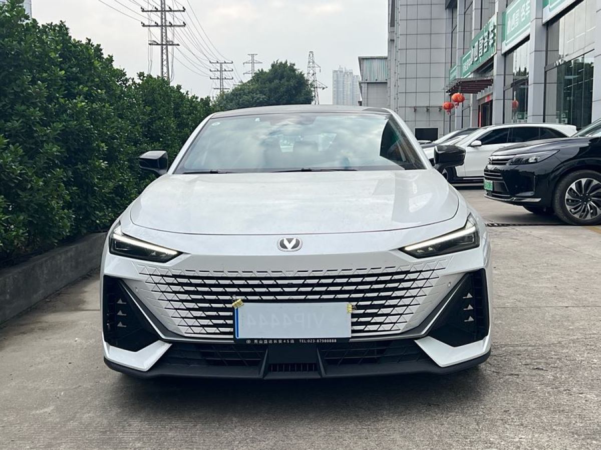 長(zhǎng)安 長(zhǎng)安UNI-V  2023款 1.5T 尊貴型圖片