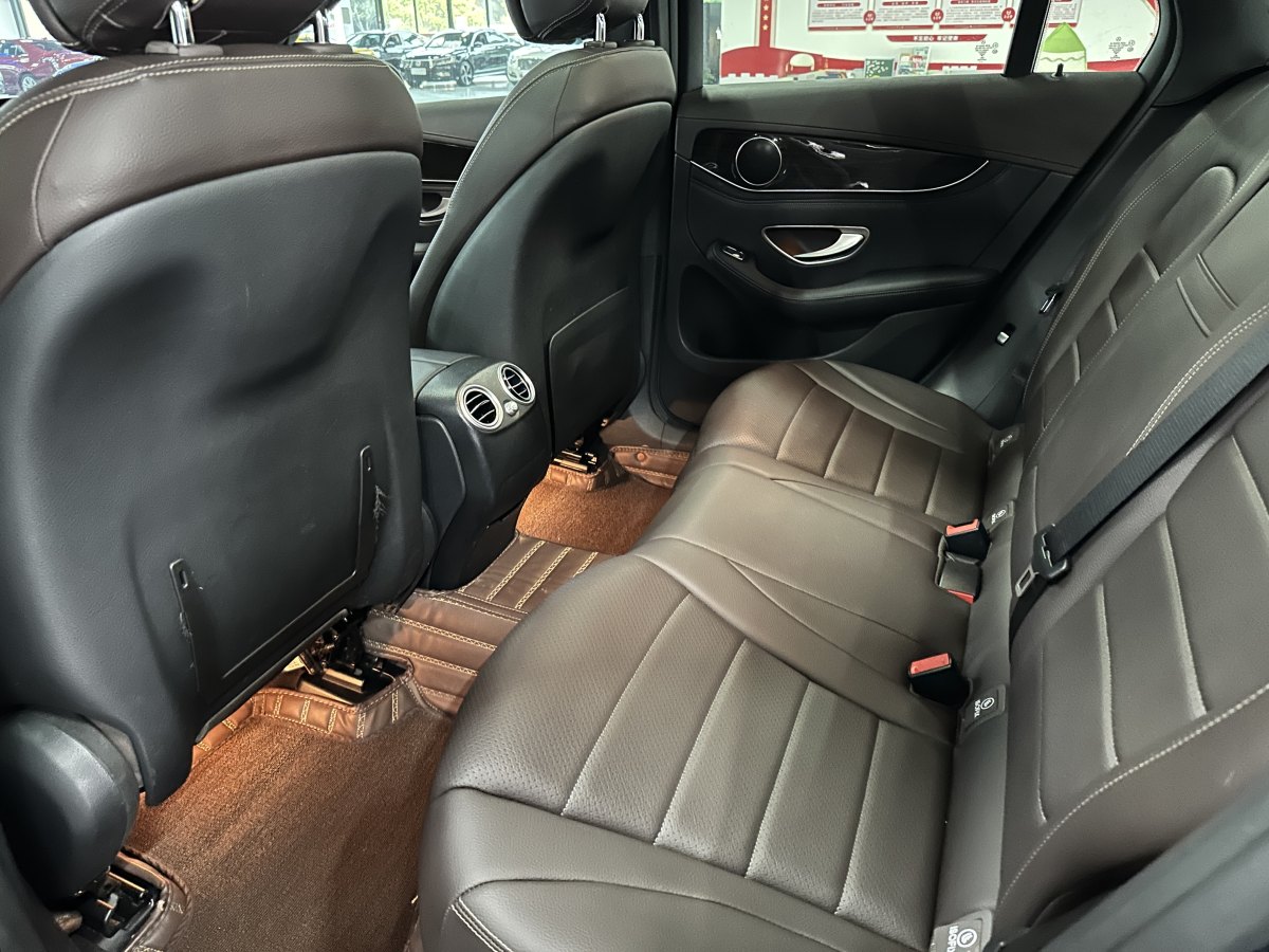 2018年1月奔驰 奔驰GLC  2018款 改款 GLC 260 4MATIC 豪华型