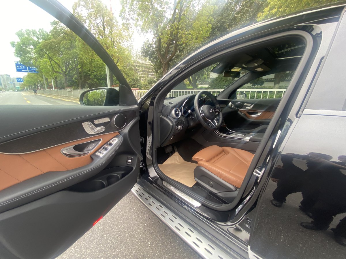 奔驰 奔驰GLC  2022款 改款 GLC 300 4MATIC 轿跑SUV图片