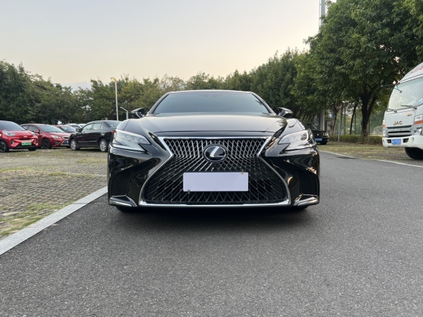 雷克萨斯 LS  2020款 500h 豪华版 国VI