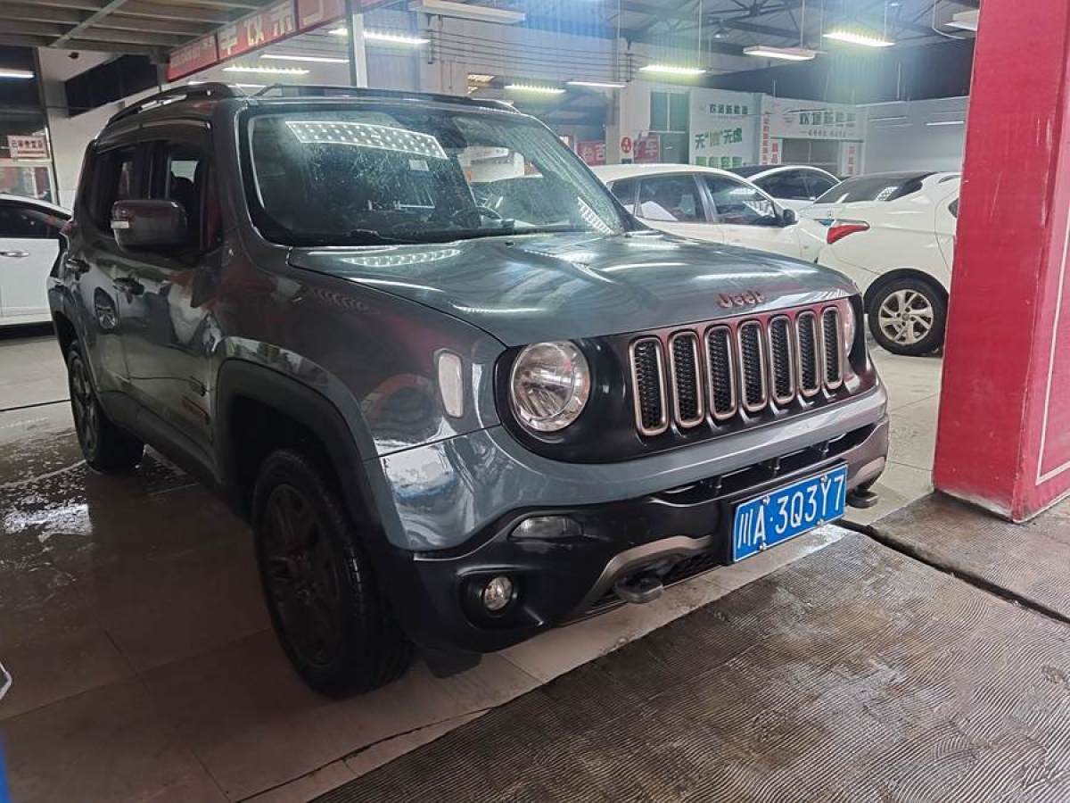 2017年1月Jeep 自由俠  2016款 2.0L 自動四驅(qū)75周年致敬版