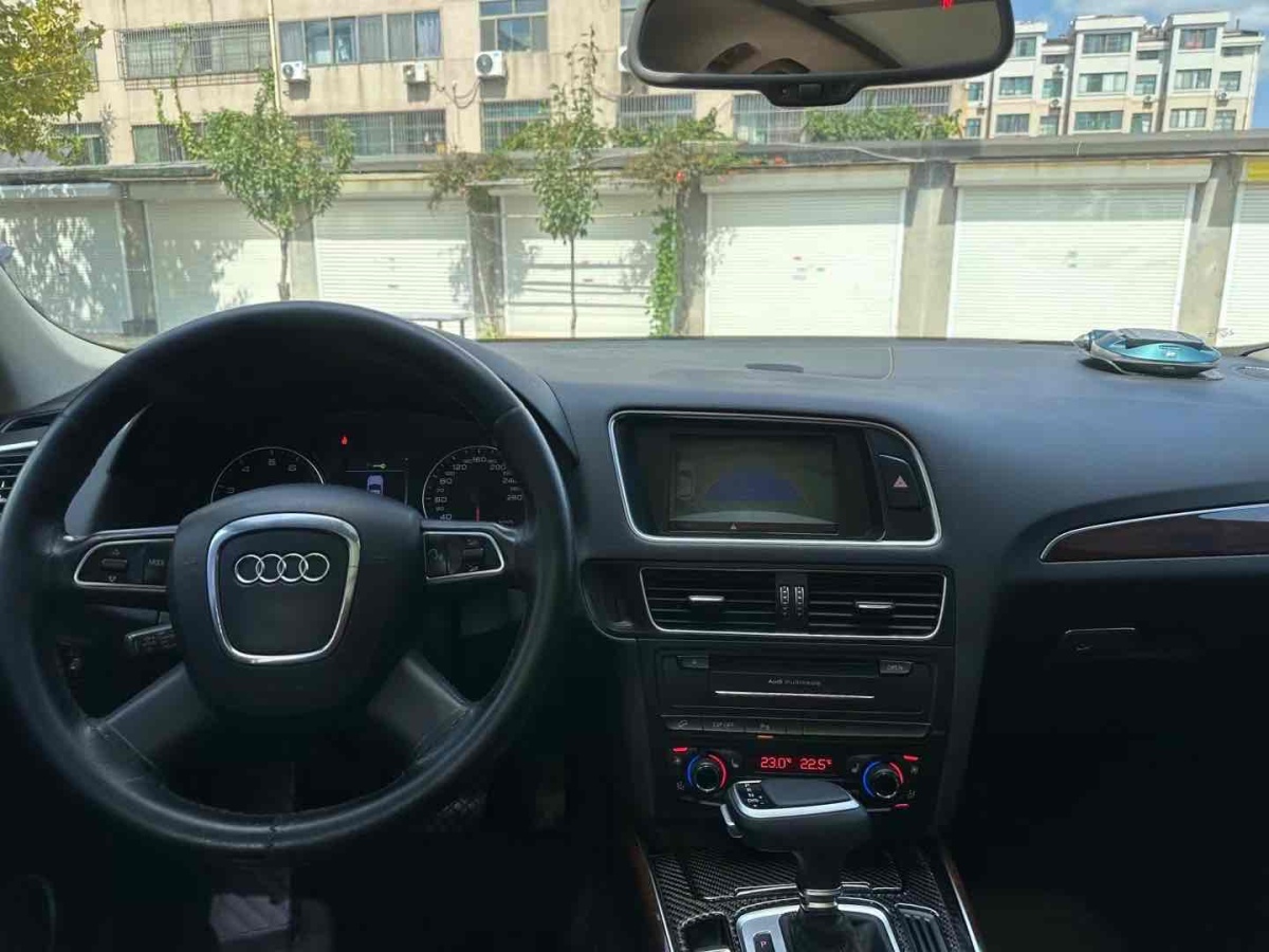 2010年9月奧迪 奧迪Q5  2011款 2.0TFSI 豪華型