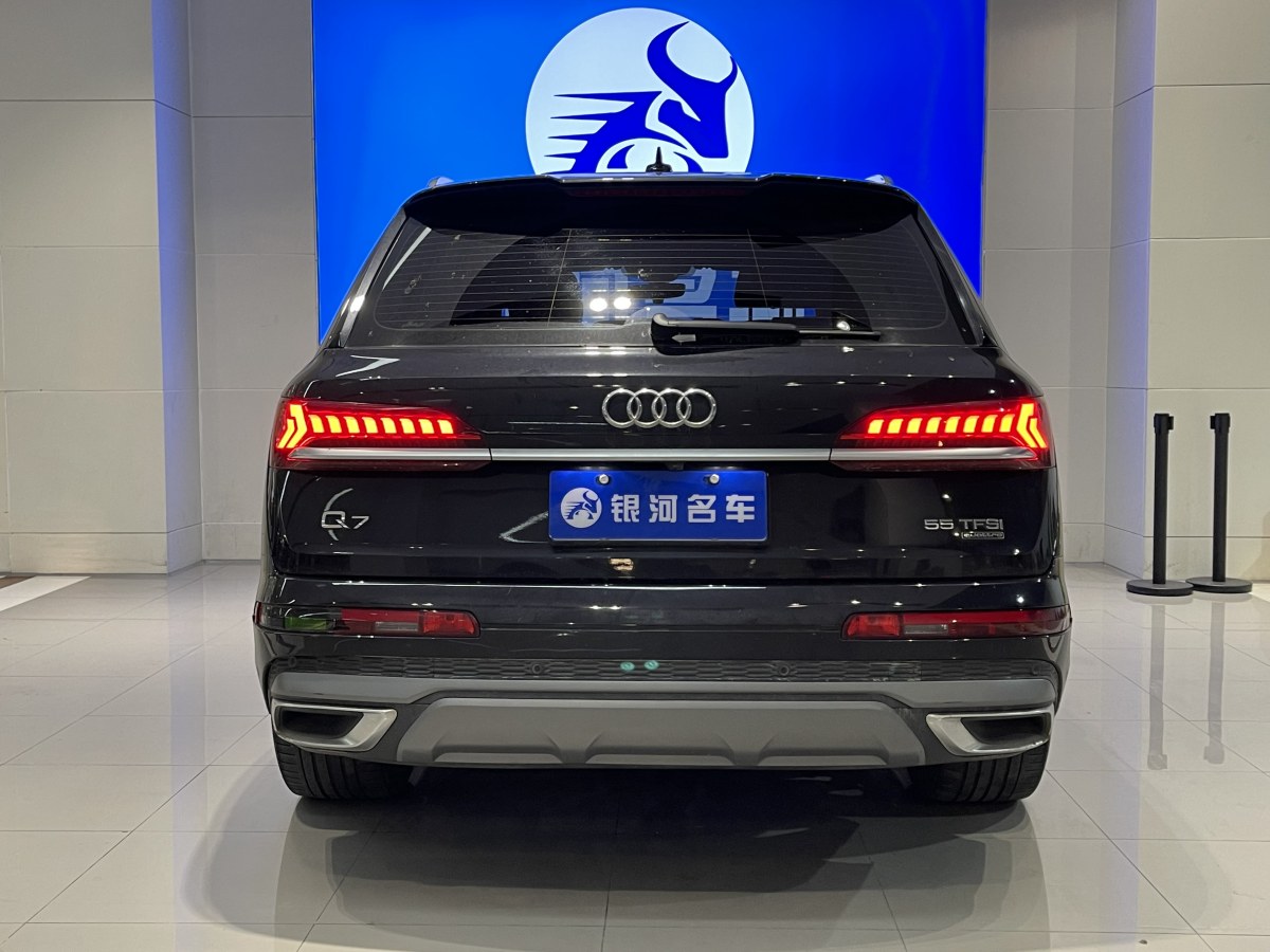 奧迪 奧迪Q7  2023款 55 TFSI quattro S line運(yùn)動(dòng)型圖片