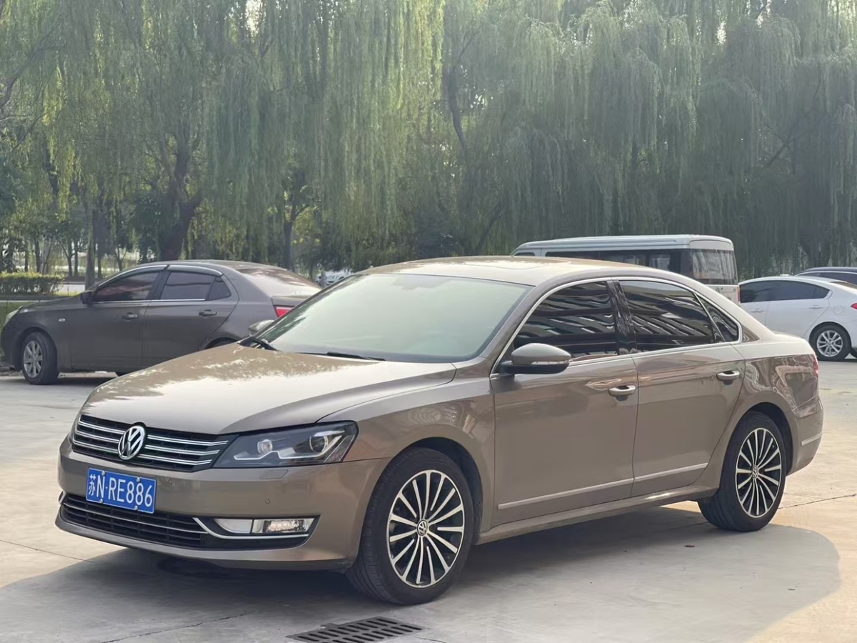 2015年2月大眾 帕薩特  2014款 1.8TSI DSG御尊導(dǎo)航版