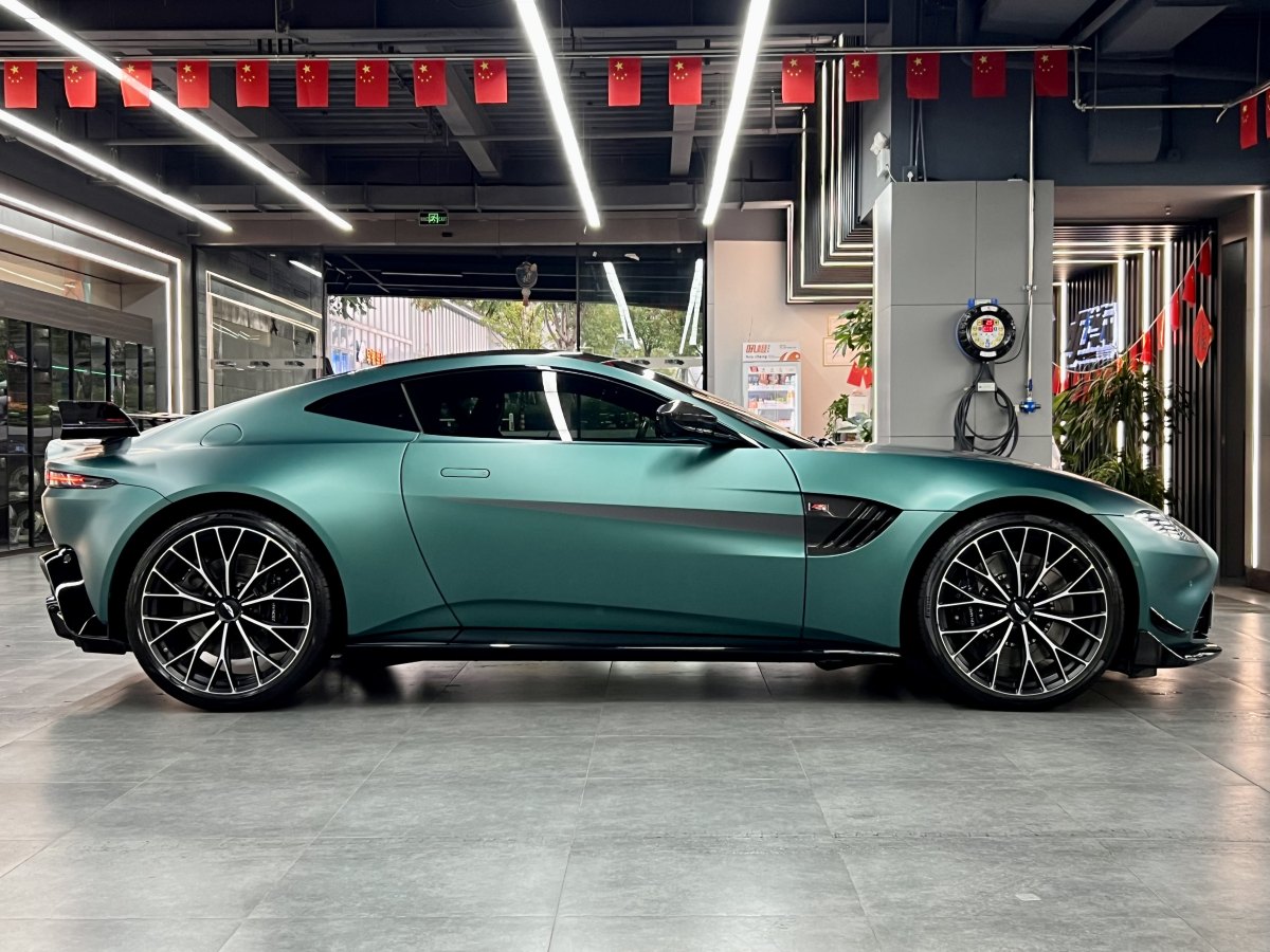 阿斯顿·马丁 V8 Vantage  2023款 4.0T V8 F1 Edition Coupe图片