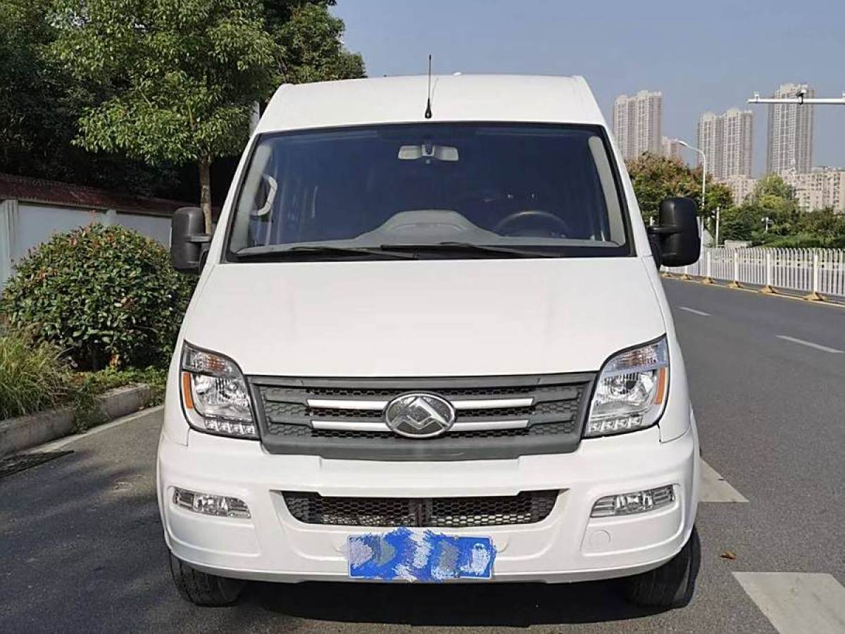 上汽大通 V80  2019款 2.0T Plus 6擋手動(dòng)傲運(yùn)通長(zhǎng)軸中頂7座圖片