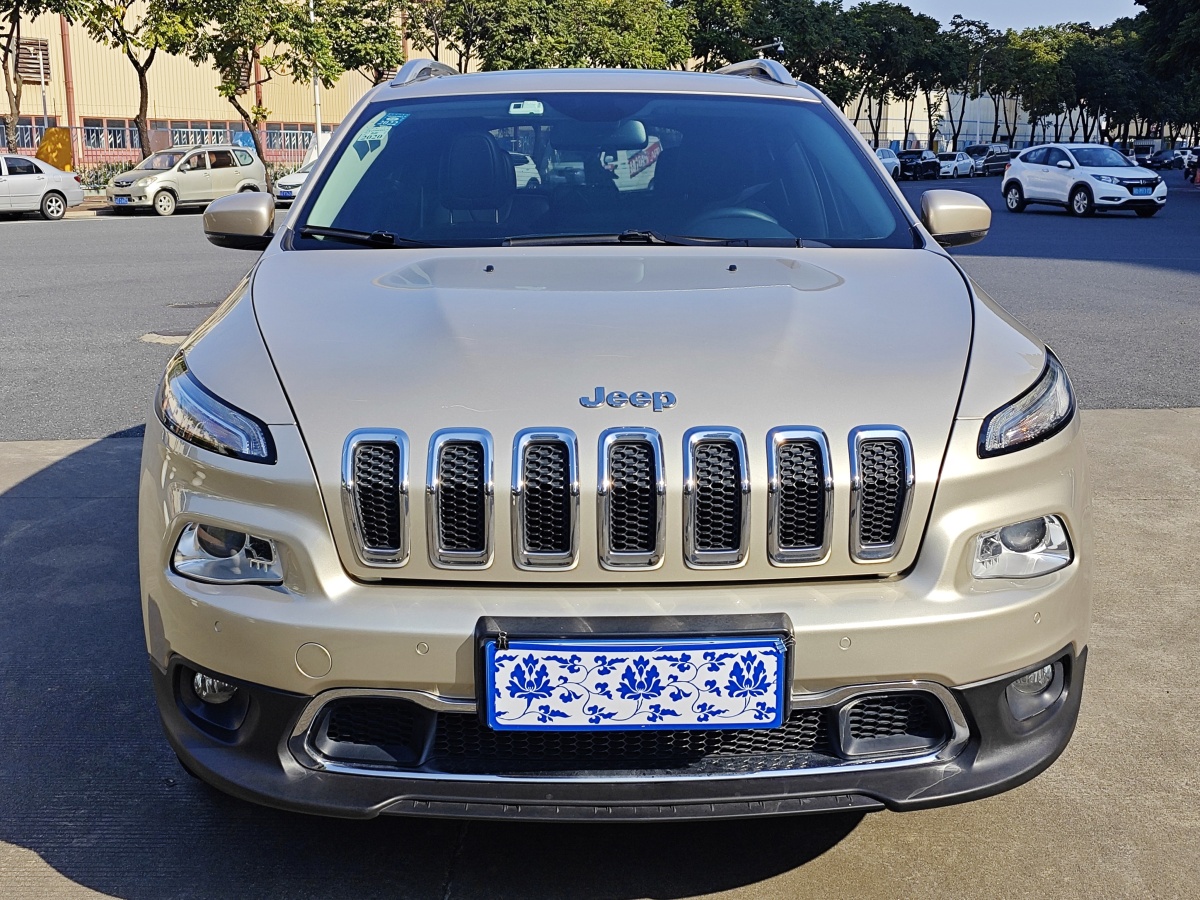 Jeep 自由光  2016款 2.4L 專業(yè)版圖片