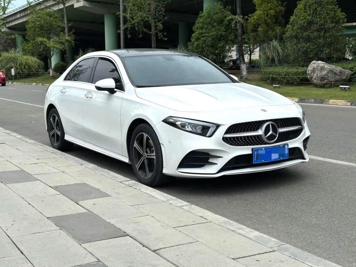 奔馳 奔馳A級  2020款 改款 A 200 L 運(yùn)動轎車時尚型圖片