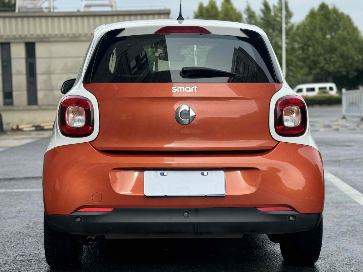 2016年8月smart forfour  2016款 1.0L 52千瓦激情版