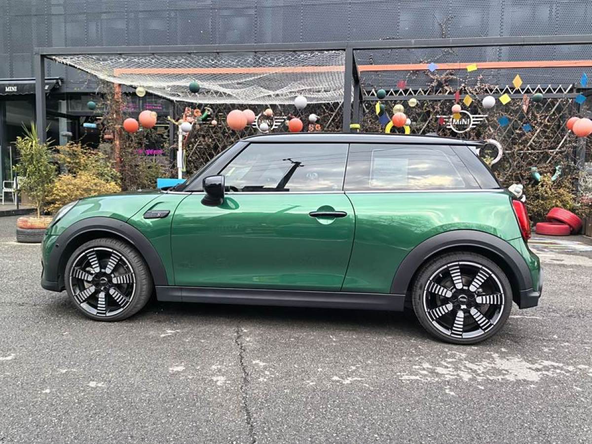 MINI MINI  2023款 改款 2.0T COOPER S 藝術(shù)家圖片