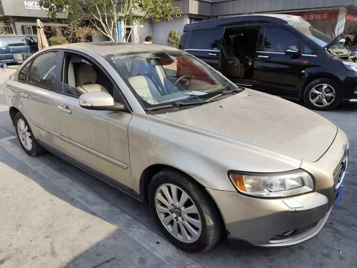 沃爾沃 S40  2009款 2.0L 手動標(biāo)準(zhǔn)型圖片