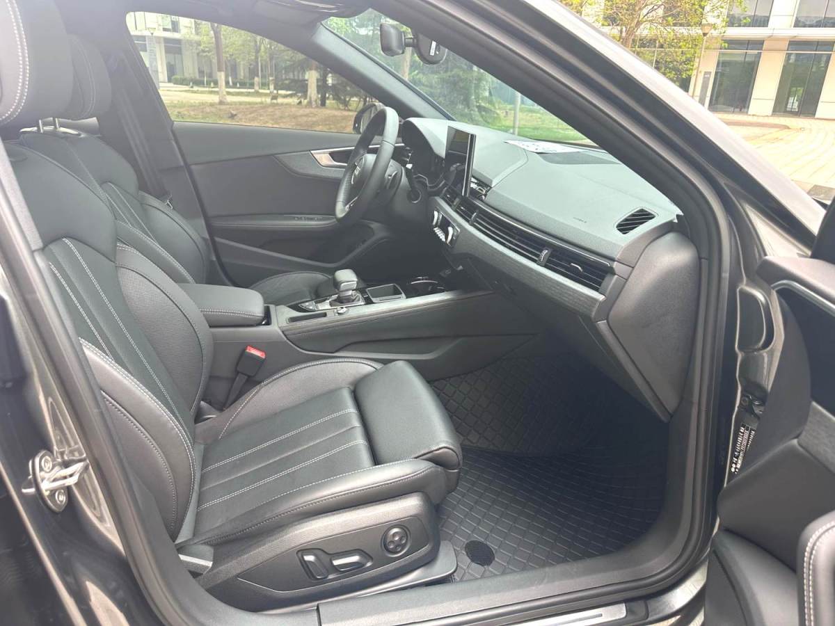 奧迪 奧迪A4L  2023款 40 TFSI 豪華動感型圖片