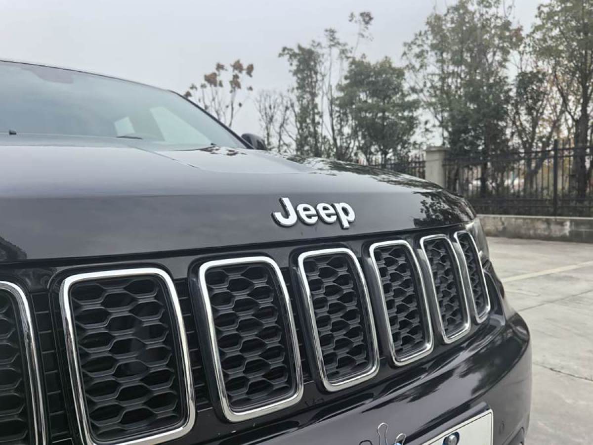 Jeep 大切諾基  2017款 3.6L 精英導(dǎo)航版圖片