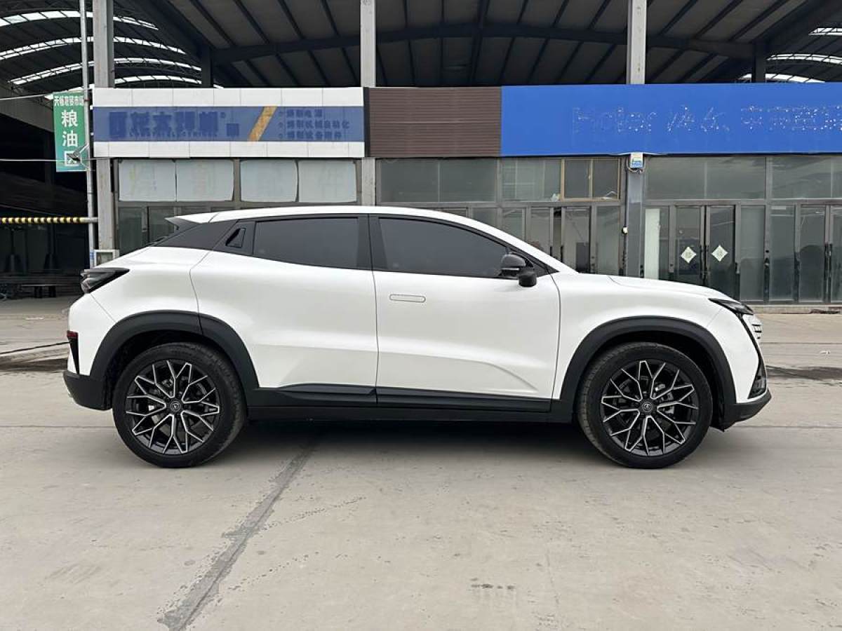 長(zhǎng)安 UNI-T  2022款 1.5T 尊貴型圖片