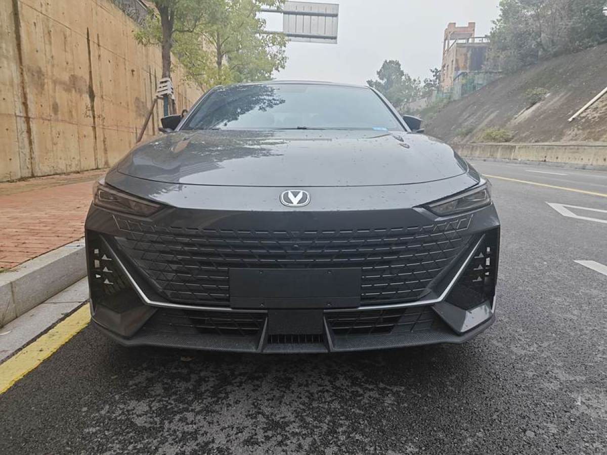 長(zhǎng)安 長(zhǎng)安UNI-V  2023款 1.5T 尊貴型圖片