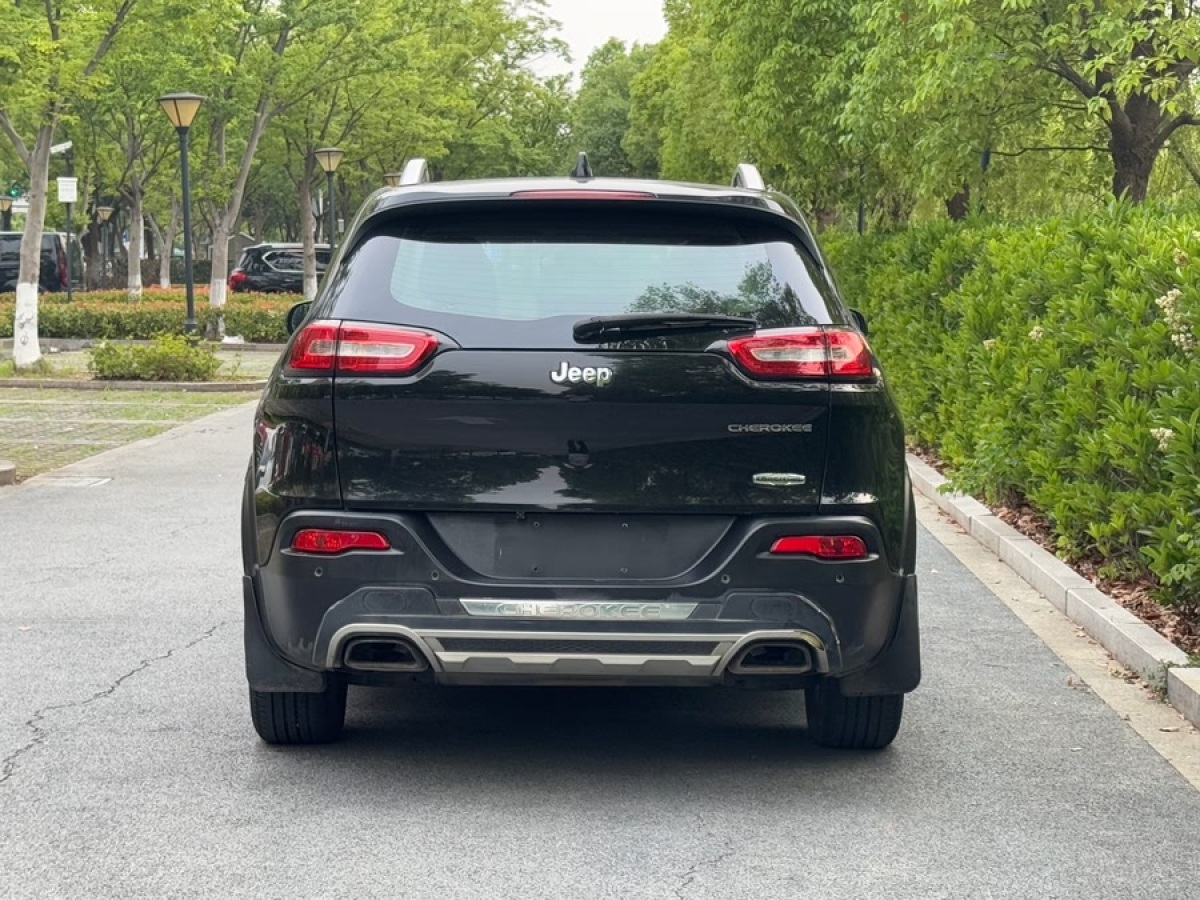 Jeep 自由光  2016款 2.4L 領(lǐng)先版圖片