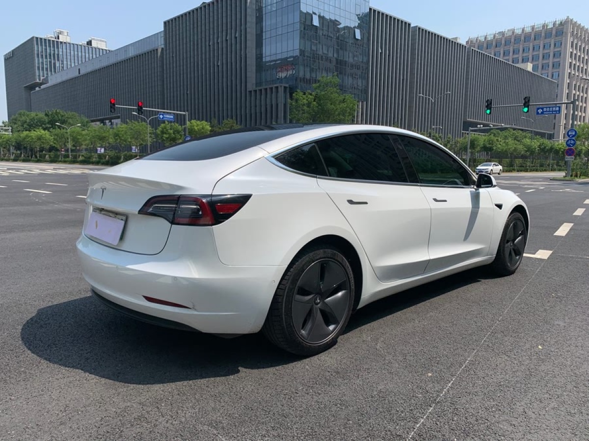 特斯拉 Model 3  2019款 標(biāo)準(zhǔn)續(xù)航后驅(qū)升級(jí)版圖片