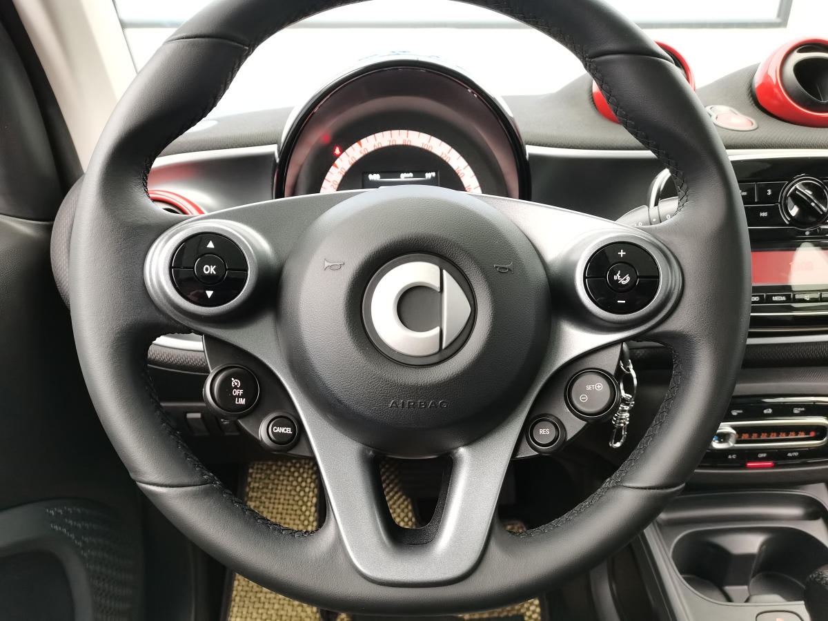 2019年8月smart fortwo  2019款 0.9T 66千瓦硬頂風(fēng)擎版 國VI