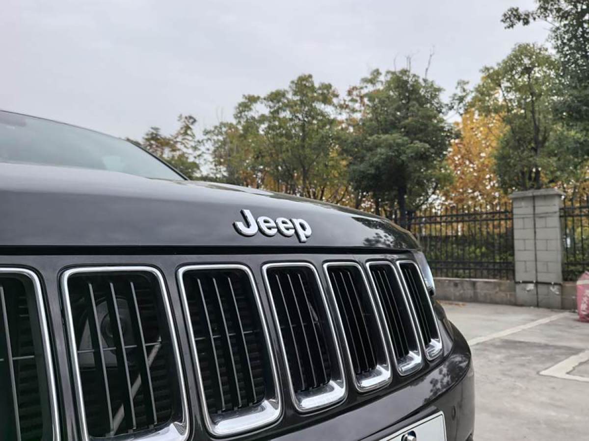 Jeep 大切諾基  2015款 3.0TD 柴油 精英導(dǎo)航版圖片