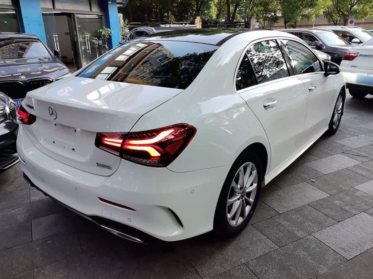 奔馳 奔馳A級(jí)  2021款 A 200 L 運(yùn)動(dòng)轎車(chē)動(dòng)感型圖片