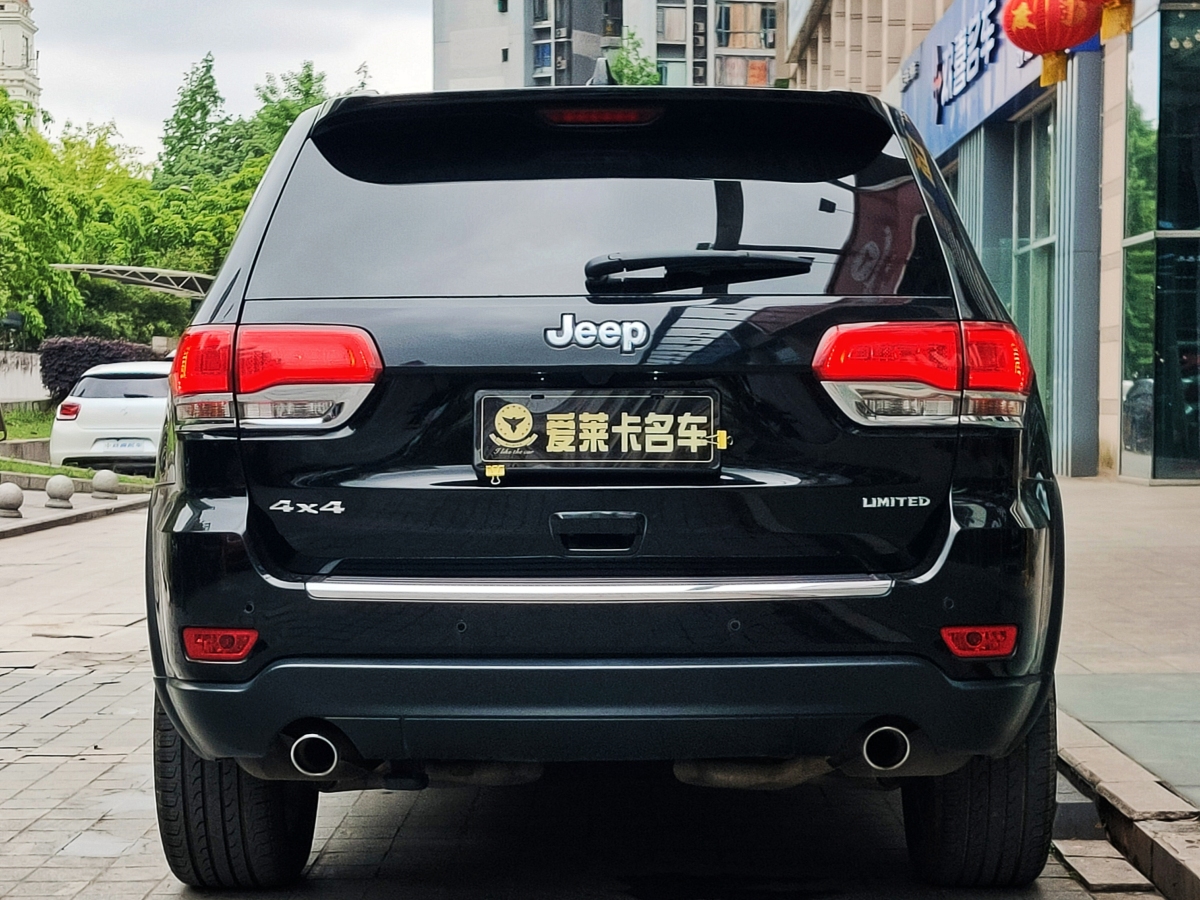 2018年2月Jeep 大切諾基  2017款 3.0L 舒享導(dǎo)航版