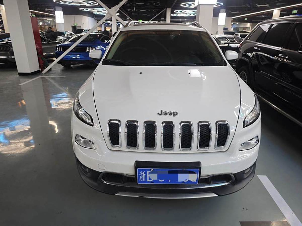 Jeep 自由光  2017款 2.4L 領(lǐng)先智能版圖片