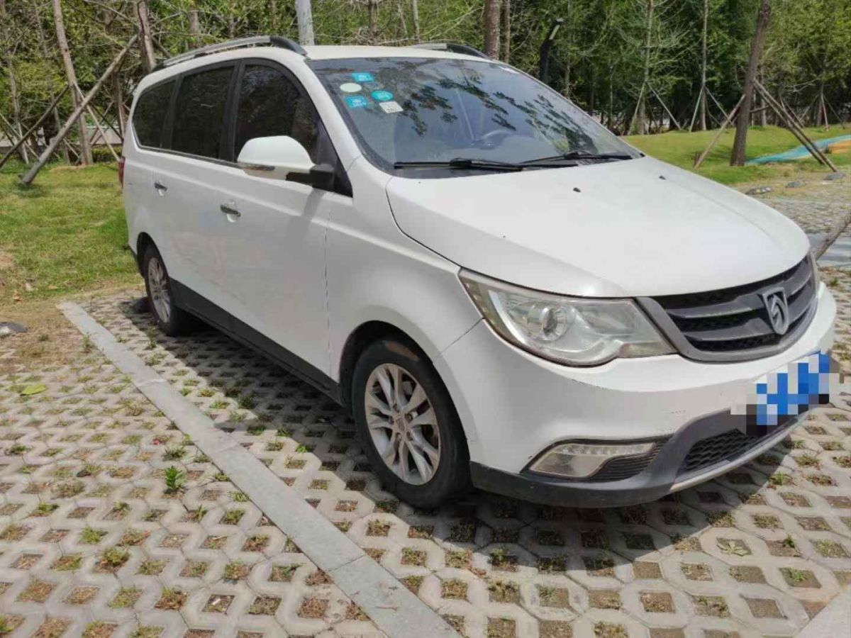 寶駿 730  2015款 1.8L 手動(dòng)豪華導(dǎo)航ESP版 7座圖片
