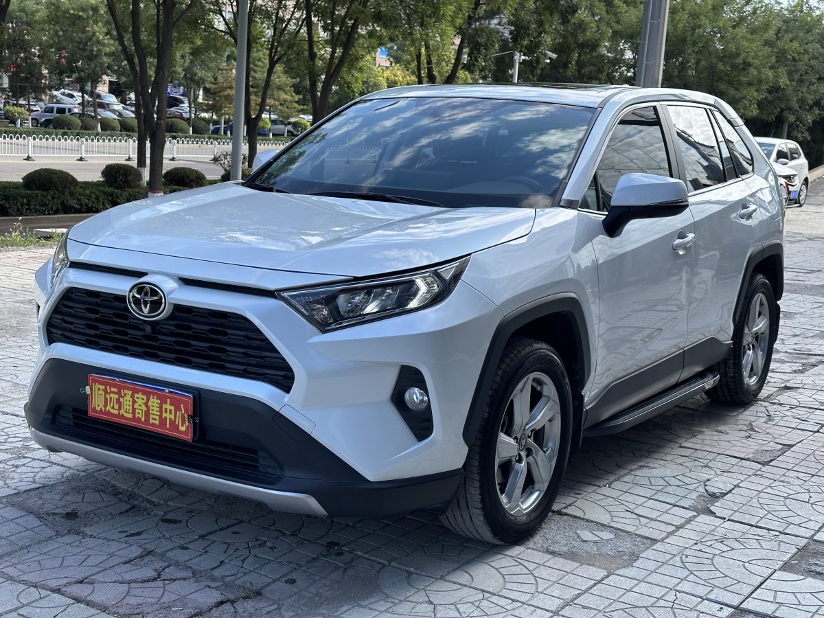 豐田 RAV4  2018款 榮放 2.0L CVT兩驅(qū)風(fēng)尚版圖片