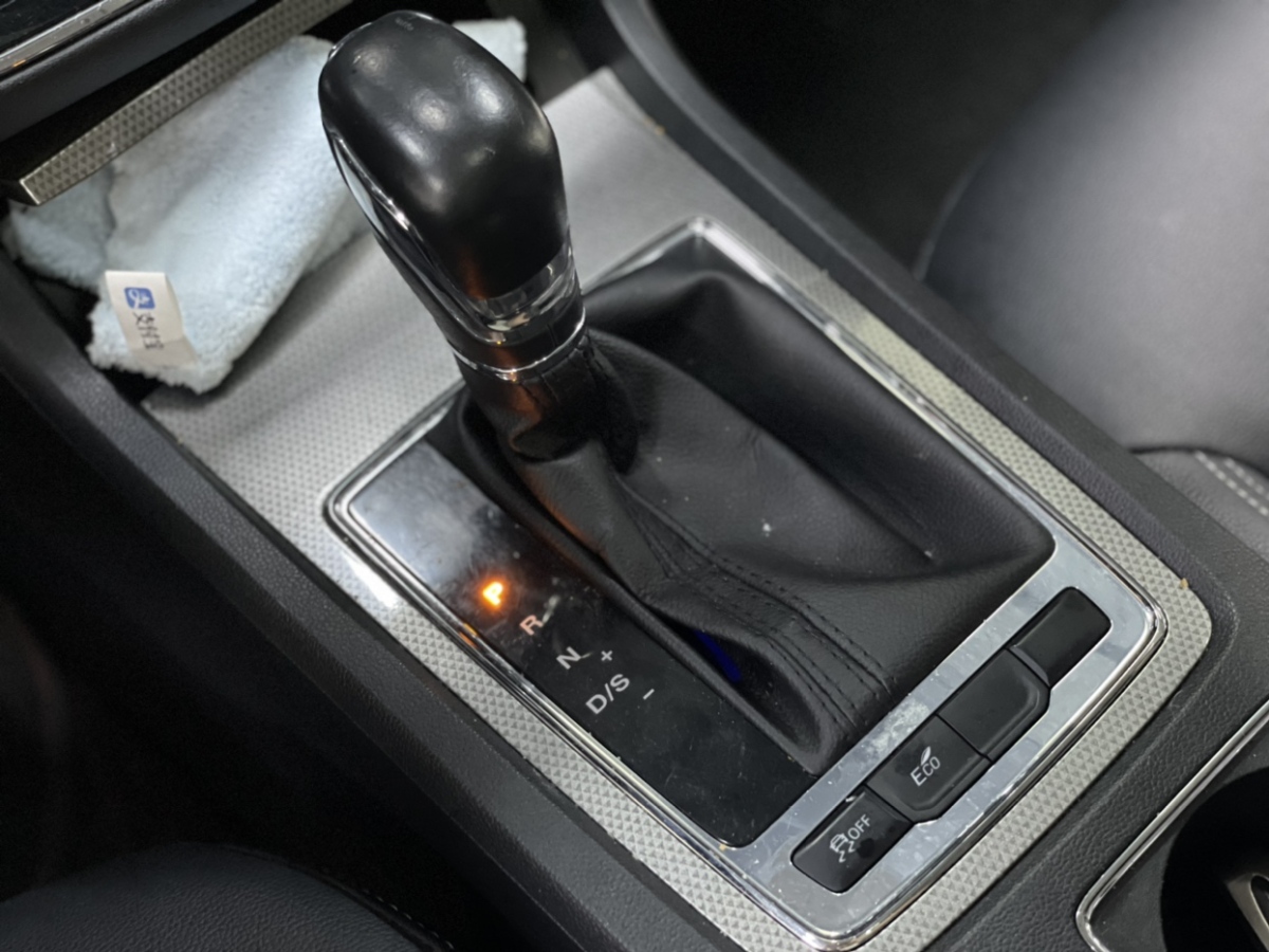 榮威 i6  2020款  PLUS 1.6L CVT 4G互聯(lián)榮耀旗艦版圖片