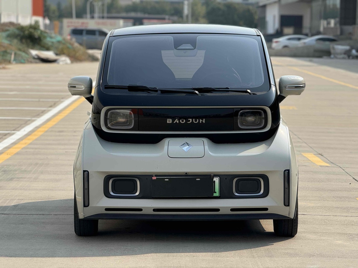 寶駿 寶駿KiWi EV  2021款 高定版時髦金 三元鋰圖片