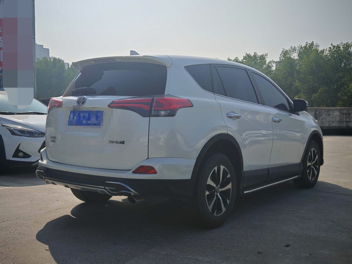 2018年1月豐田 RAV4  2016款 榮放 2.0L CVT兩驅(qū)風(fēng)尚版