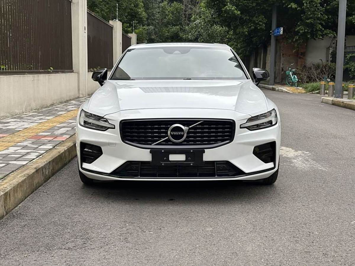 沃爾沃 S60L  2020款 T4 智遠(yuǎn)運(yùn)動(dòng)版圖片