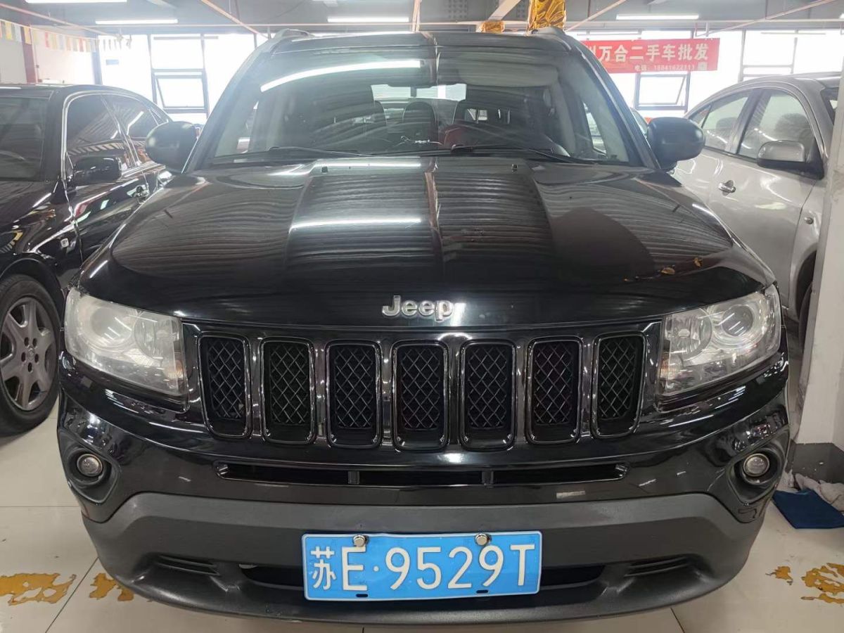 2013年11月Jeep 指南者  2013款 2.0L 兩驅(qū)炫黑豪華版