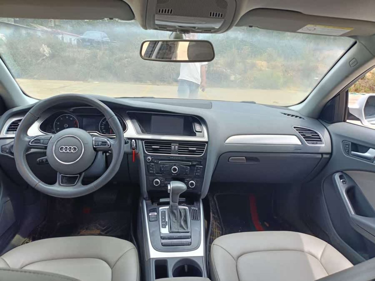 奧迪 奧迪A4L  2015款 35 TFSI 自動標(biāo)準(zhǔn)型圖片