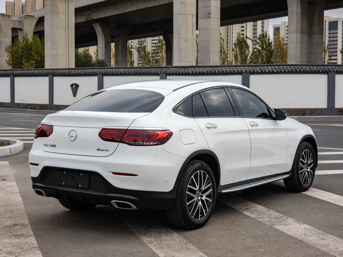 奔馳 奔馳GLC  2023款 GLC 300 4MATIC 轎跑SUV圖片