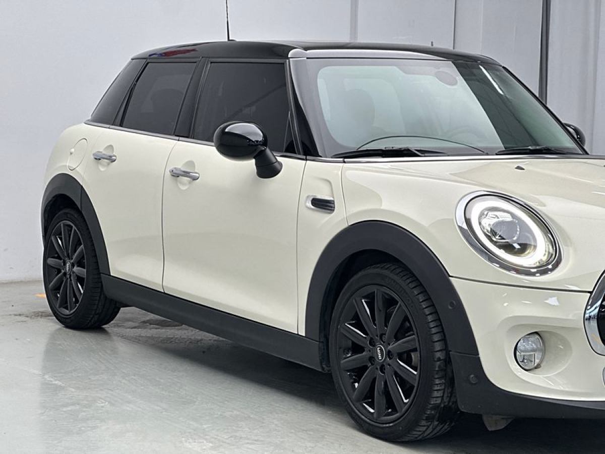 MINI MINI  2019款 1.5T COOPER 藝術(shù)家 五門版圖片