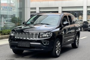 指南者 Jeep 2.0L 两驱豪华版