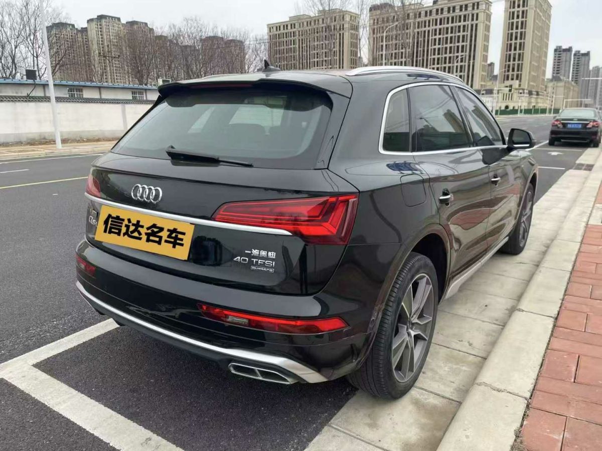 奧迪 奧迪Q5 e-tron  2022款 40 e-tron 星耀型 機(jī)甲套裝圖片