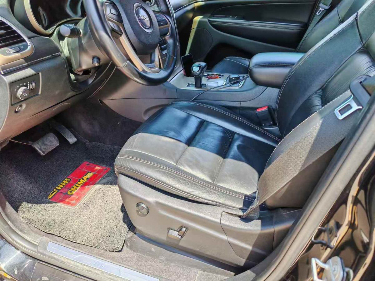 Jeep 大切諾基  2016款 3.0L 專業(yè)版圖片