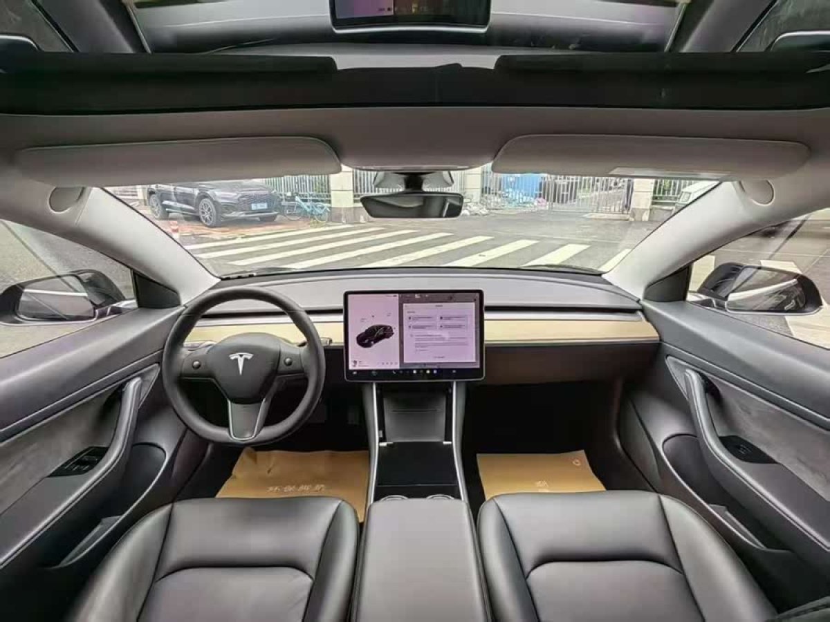 特斯拉 Model 3  2019款 標(biāo)準(zhǔn)續(xù)航后驅(qū)升級(jí)版圖片