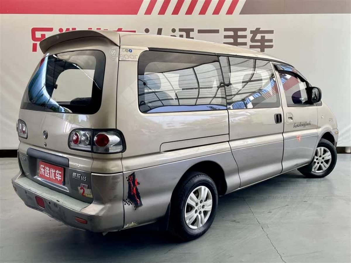 東風(fēng)風(fēng)行 菱智  2013款 M5 Q3 2.0L 7座長軸舒適型圖片