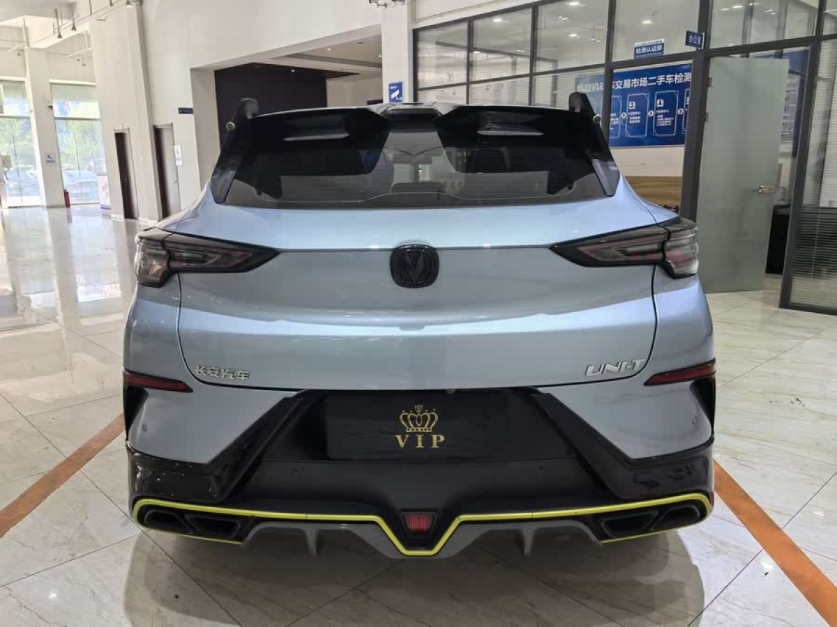 長(zhǎng)安 UNI-T  2022款 1.5T 運(yùn)動(dòng)版 尊貴型圖片