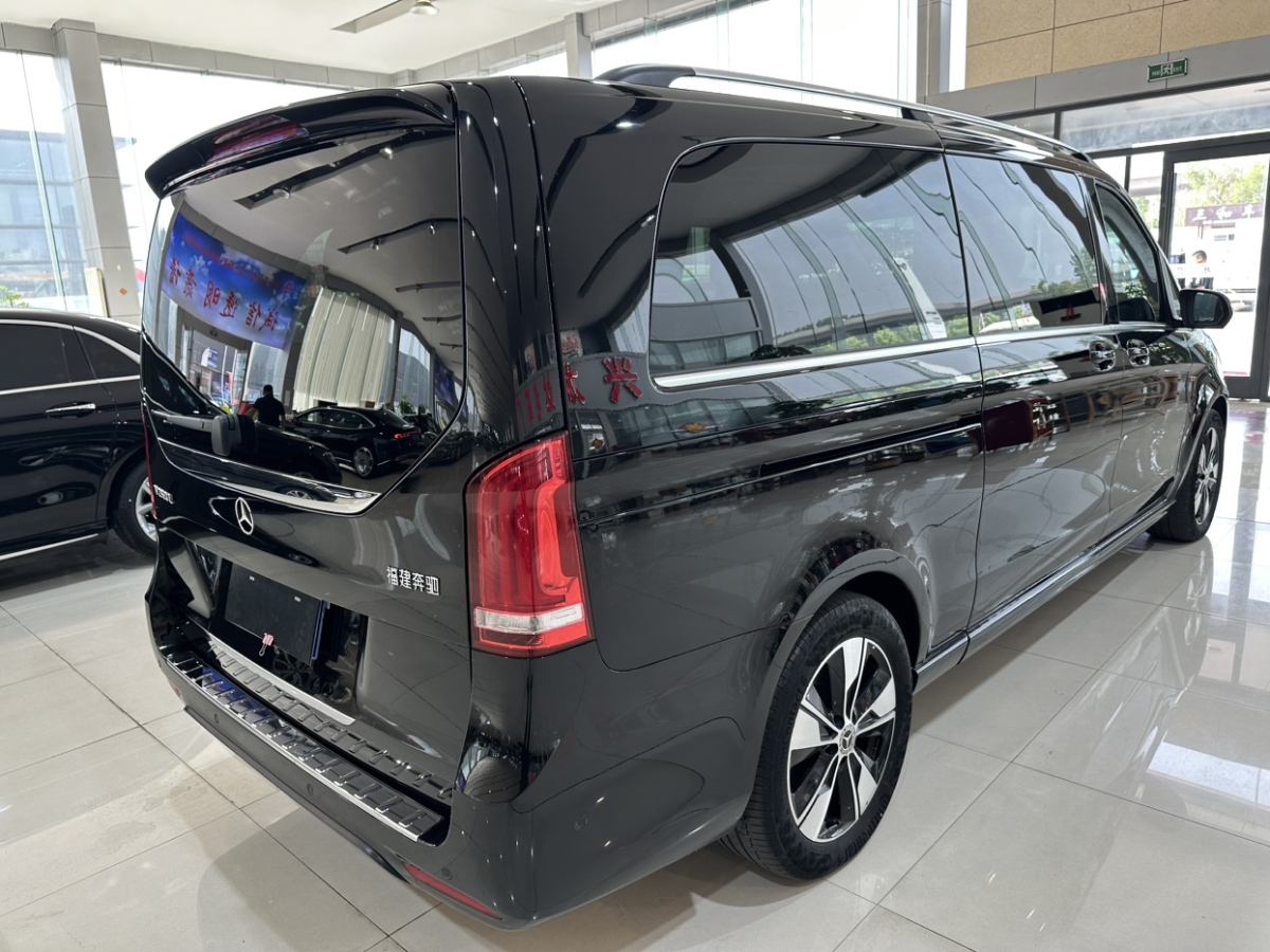 奔馳 V級(jí)  2021款 V 260 L 長(zhǎng)軸距豪華版圖片