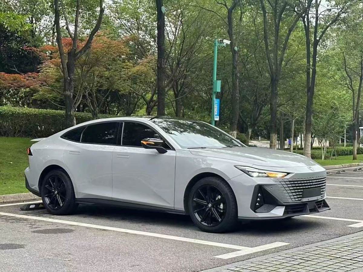 長(zhǎng)安 長(zhǎng)安UNI-V  2022款 1.5T 卓越型圖片