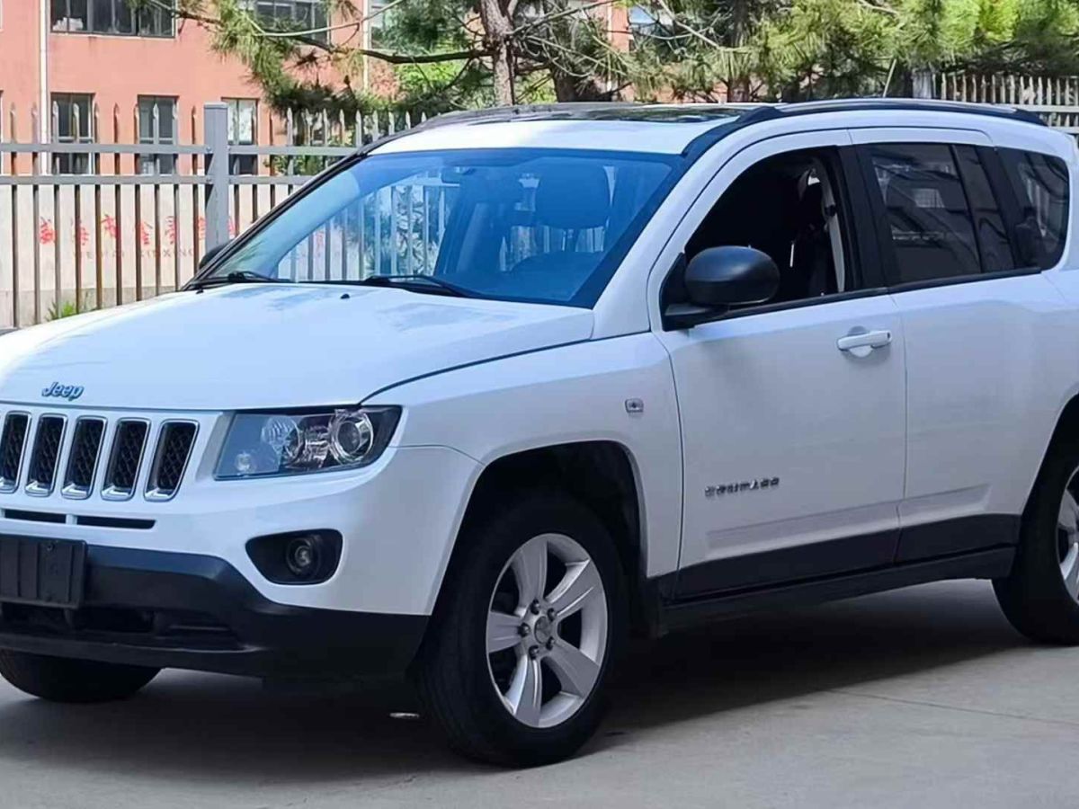 啟辰 R50  2013款 1.6L 北斗導(dǎo)航版圖片