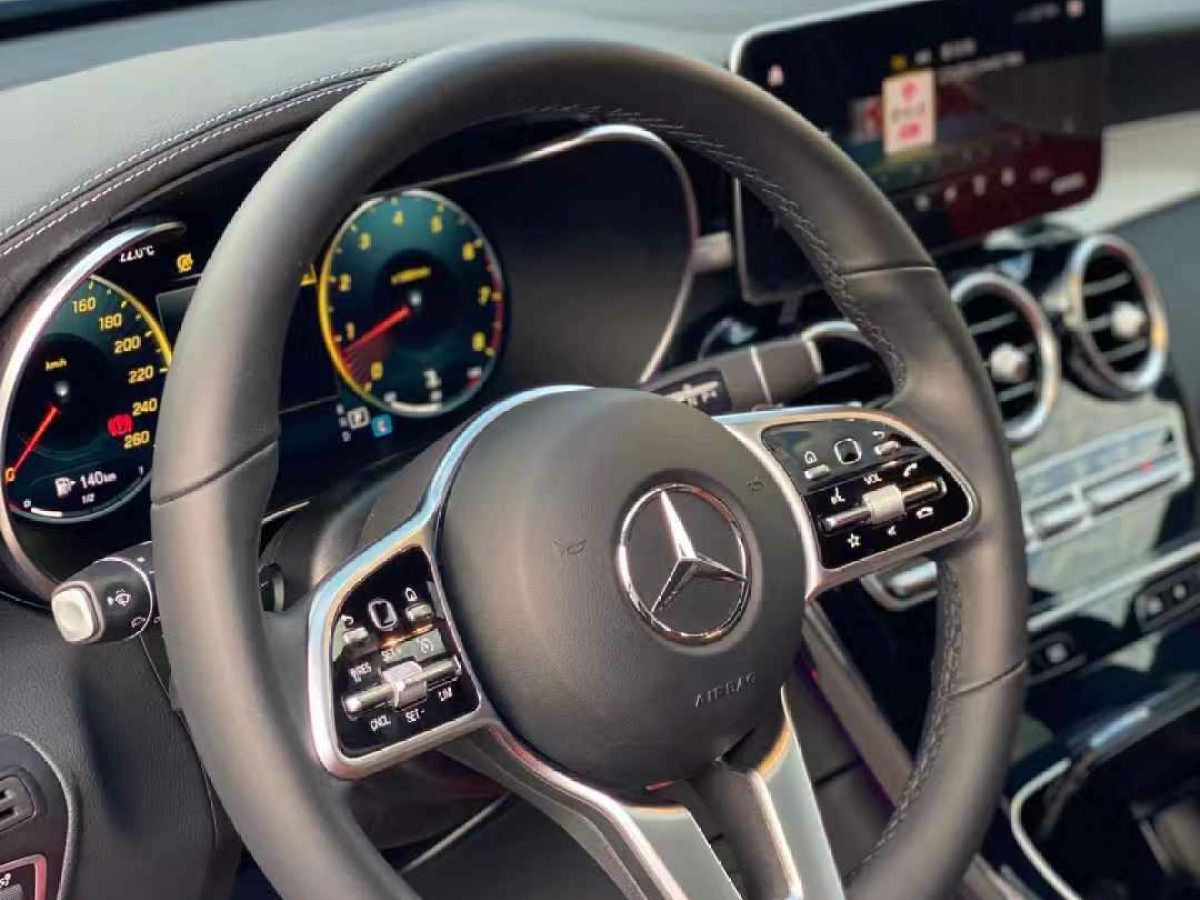 2022年1月奔馳 奔馳GLC  2022款 GLC 300 4MATIC 轎跑SUV