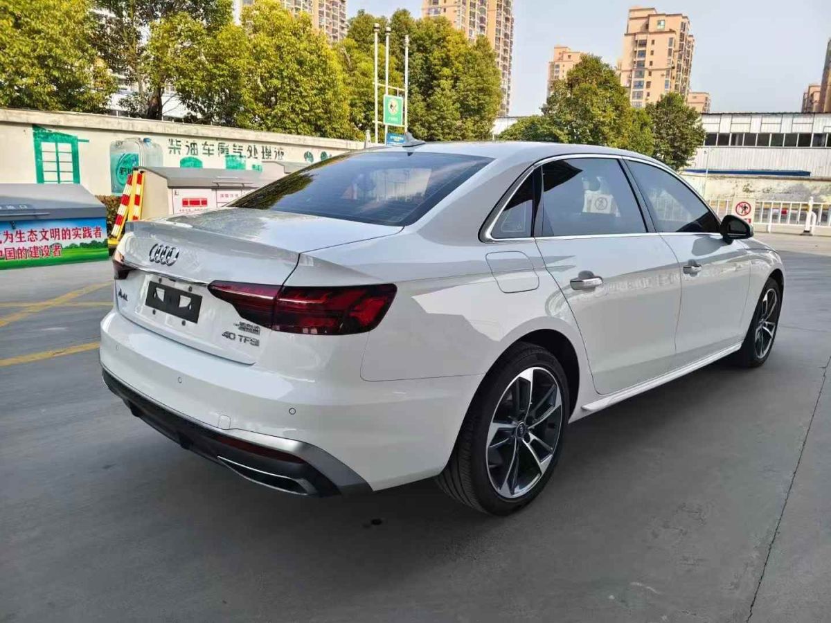 奧迪 奧迪A4L  2022款 40 TFSI quattro RS套件燃速型圖片