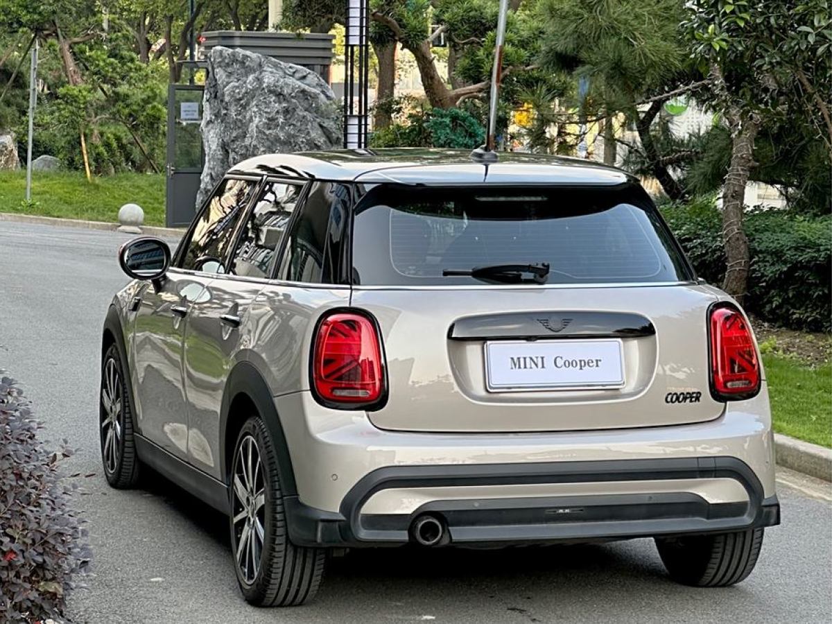 MINI MINI  2023款 1.5T COOPER 藝術(shù)家 五門版圖片