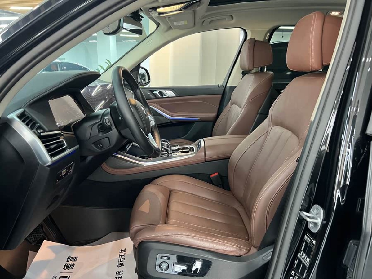 寶馬 寶馬X7  2021款 改款 xDrive40i 領(lǐng)先型豪華套裝圖片